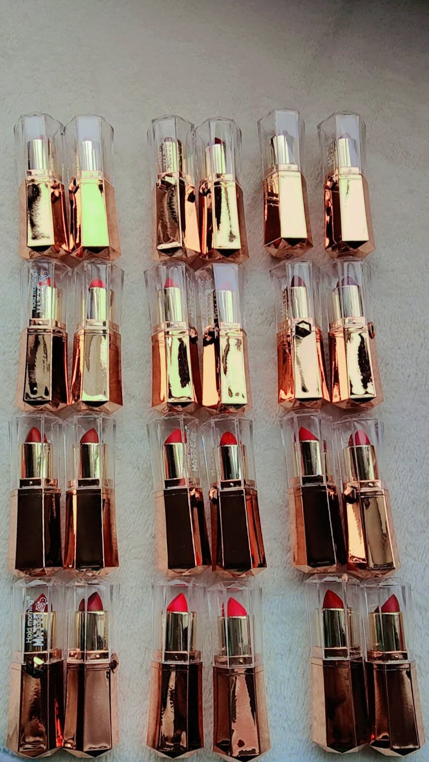 MATTE LIPSTICK strong color sense , delicate and dry, smooth touch
